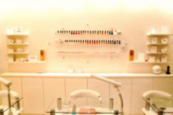 LATITI NAIL